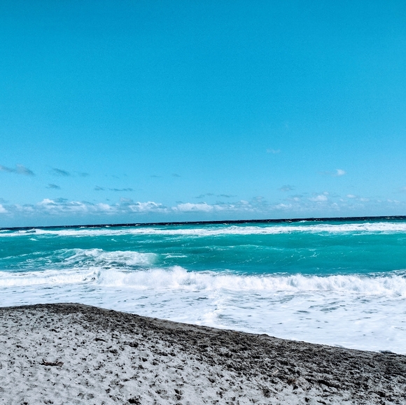 Meet your Posher, Stephanie - Picture 3 of 10